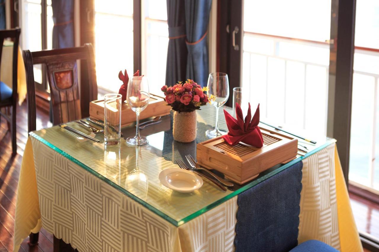 Hotel Charm Boutique Cruise Ha Long Esterno foto