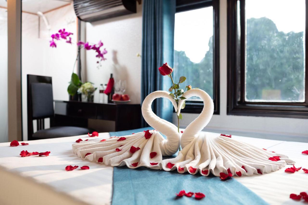 Hotel Charm Boutique Cruise Ha Long Esterno foto